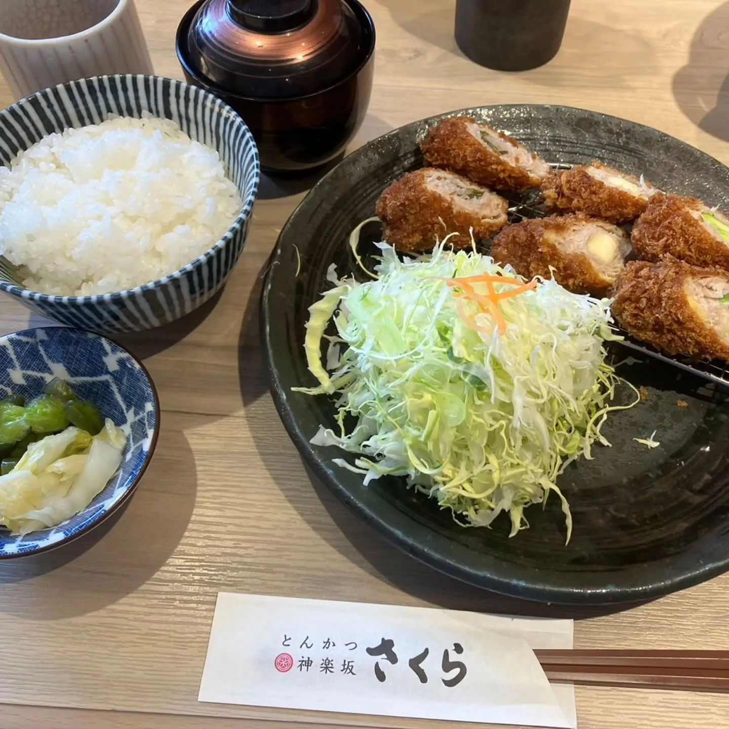 西尾市にある　とんかつ神楽坂さくら　さんへ😋