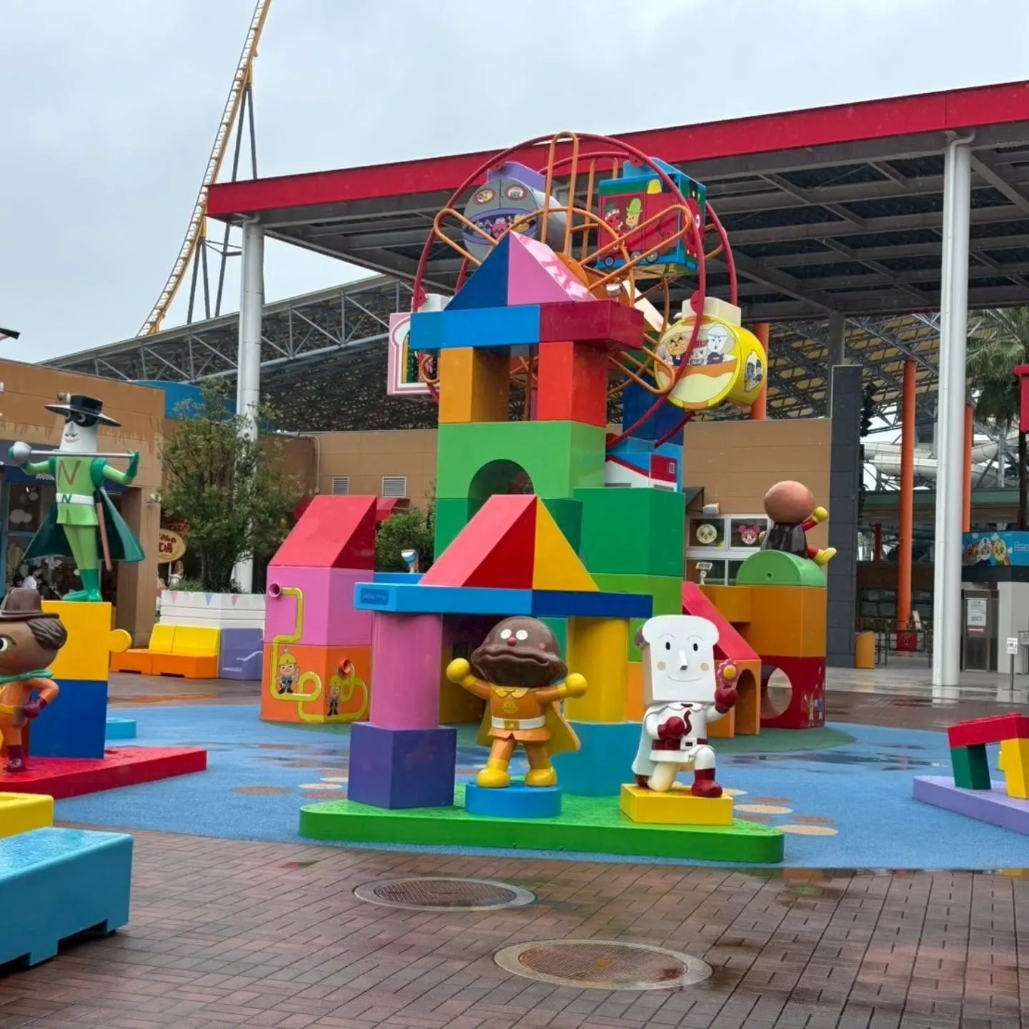 先日の休日にスタッフがアンパンマンミュージアム名古屋へ行って...